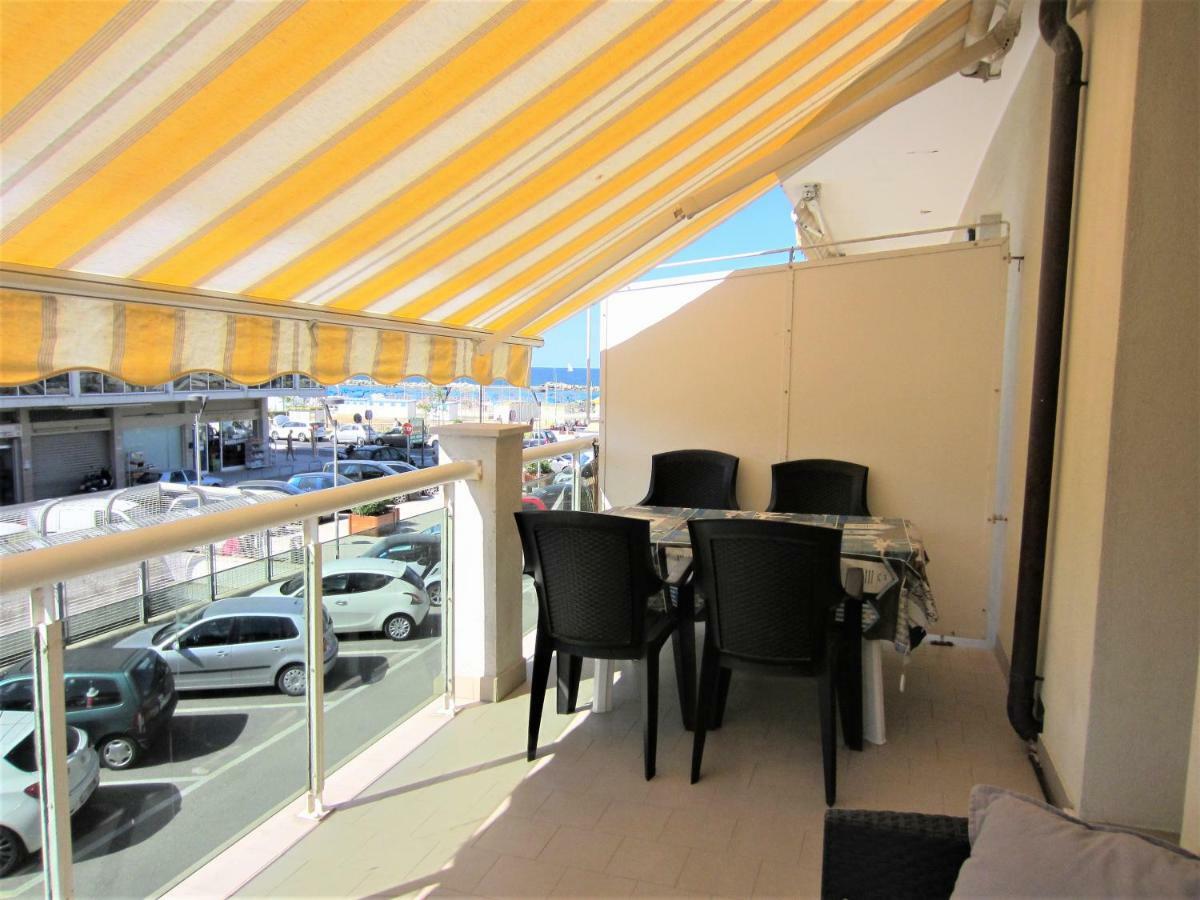 Splendido appartamento sul mare Rimini Esterno foto
